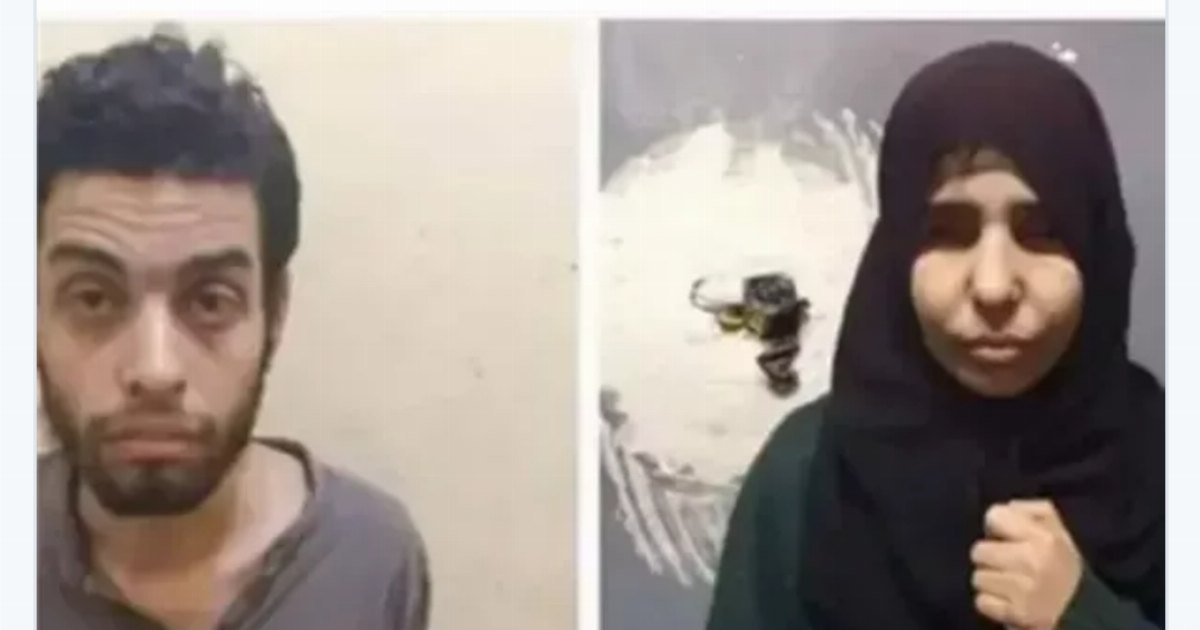 أطفالها الثلاثة والزوج يوثق