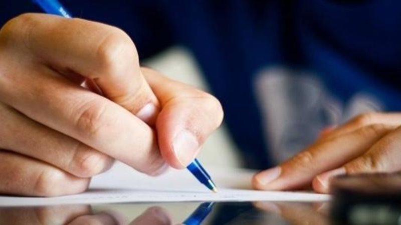 تفسير رؤية القلم في المنام للمتزوجة